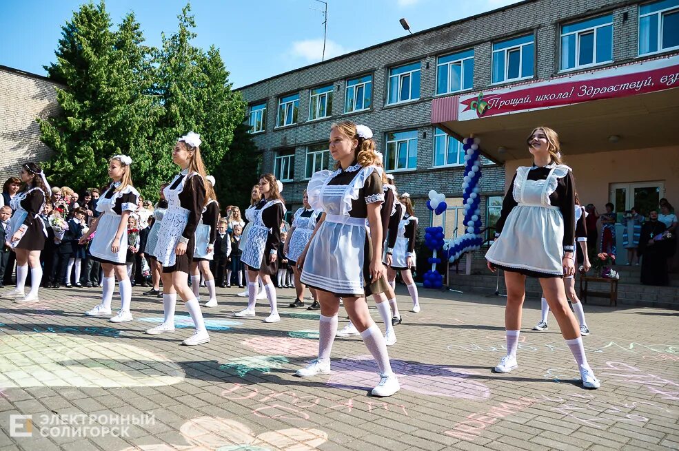 Красная слобода солигорский район школа интернат. Сайт школы 3 солигорска. Выпускной фото. Класса солигорск. Сайт школы 3 солигорска.