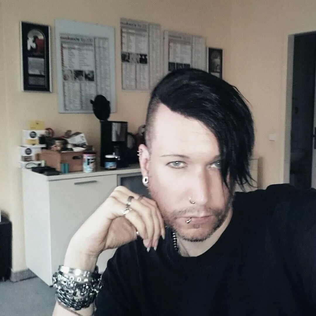 Поль крисс. Крис поль blutengel без грима. Крис поль и ульрике гольдманн. Крис поль прическа. Крис поль.