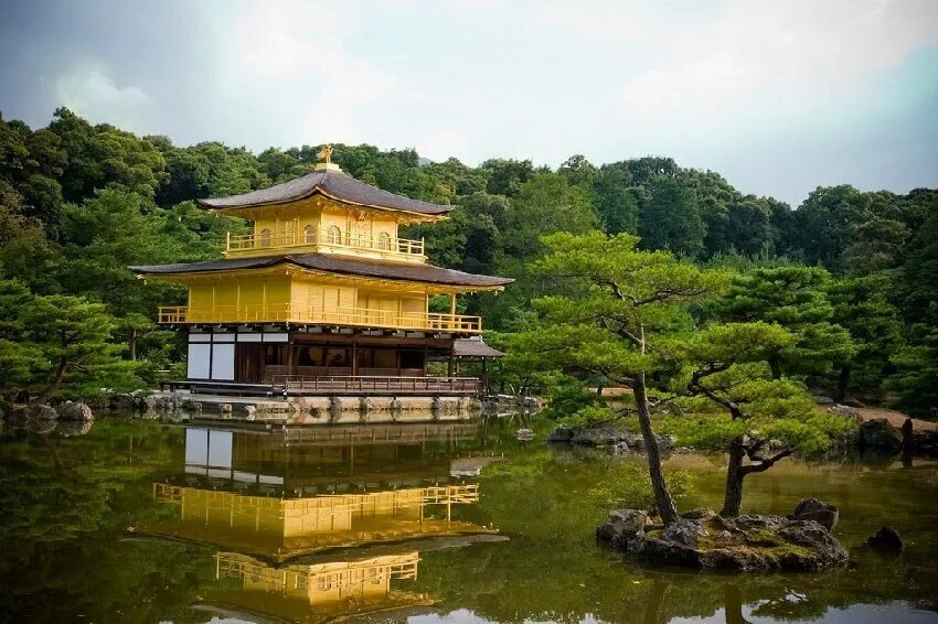 Золотой павильон Кинкакудзи. Kinkakuji Temple Киото. Храм Кинкакудзи Япония. Золотой павильон в Киото. Андзин с японского