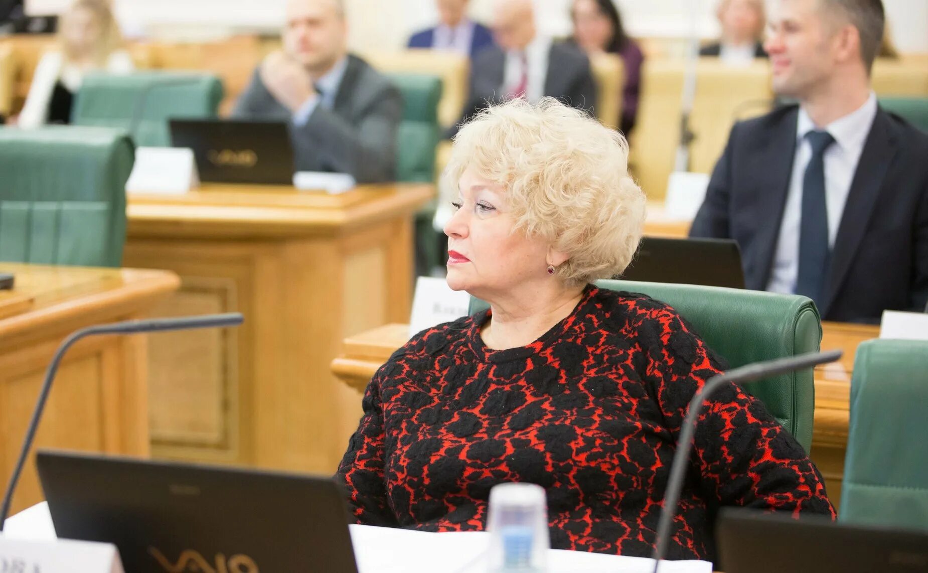 сенатор от тувы. дина ивановна оюн в молодости. сенатор от тувы. людмила нарусова 2020. дина оюн тува сенатор.