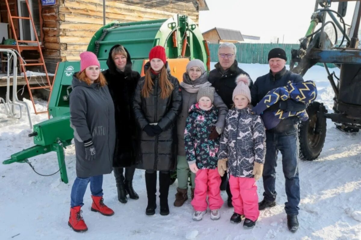 Год семьи в красноярском крае. Многодетная семья. Многодетные Красноярский край. Многодетная семья 7 детей. Поддержка многодетных семей.