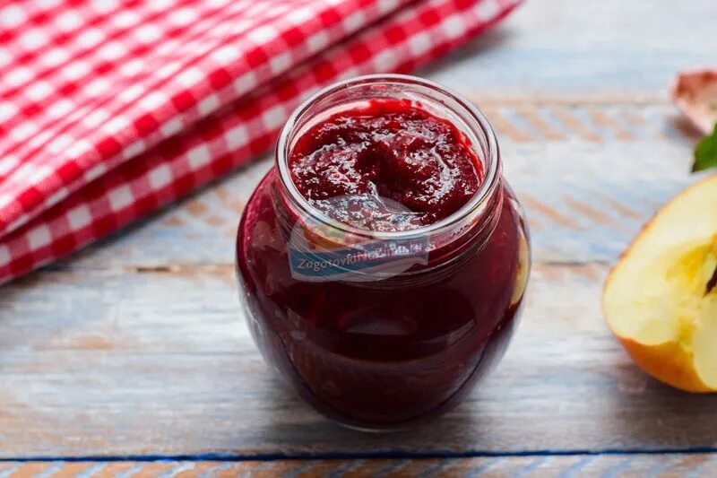 Яблоки со смородиной. Яблоки со смородиной. Яблочное повидло со смородиной. Снеки смородина яблоко. Дина коллекция рецептов заготовки на зиму из яблок.