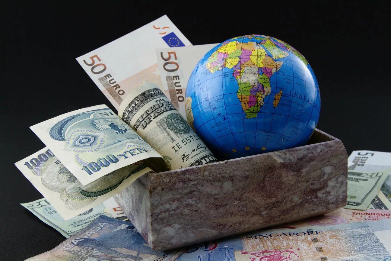 Мировые деньги. Мировая экономика. Деньги государства. Финансовый мир.