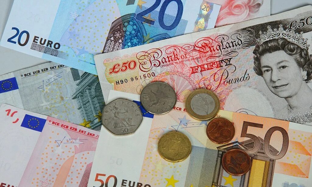 Gbp сколько. Денежная единица великобритании. 400 фунтов в сомах. 10 фунтов стерлингов фото. Gbp сколько.