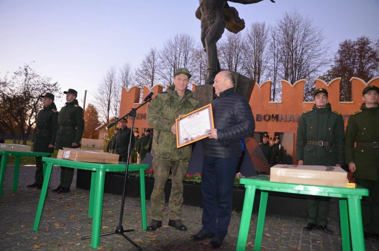 Памятник кремлевским курсантам 1941 посвящается какому событию. Марш кремлевских курсантов ярополец 2025. ярополец памятник курсантам. памятник курсанту кремлевцу. памятник кремлевским курсантам 1941.