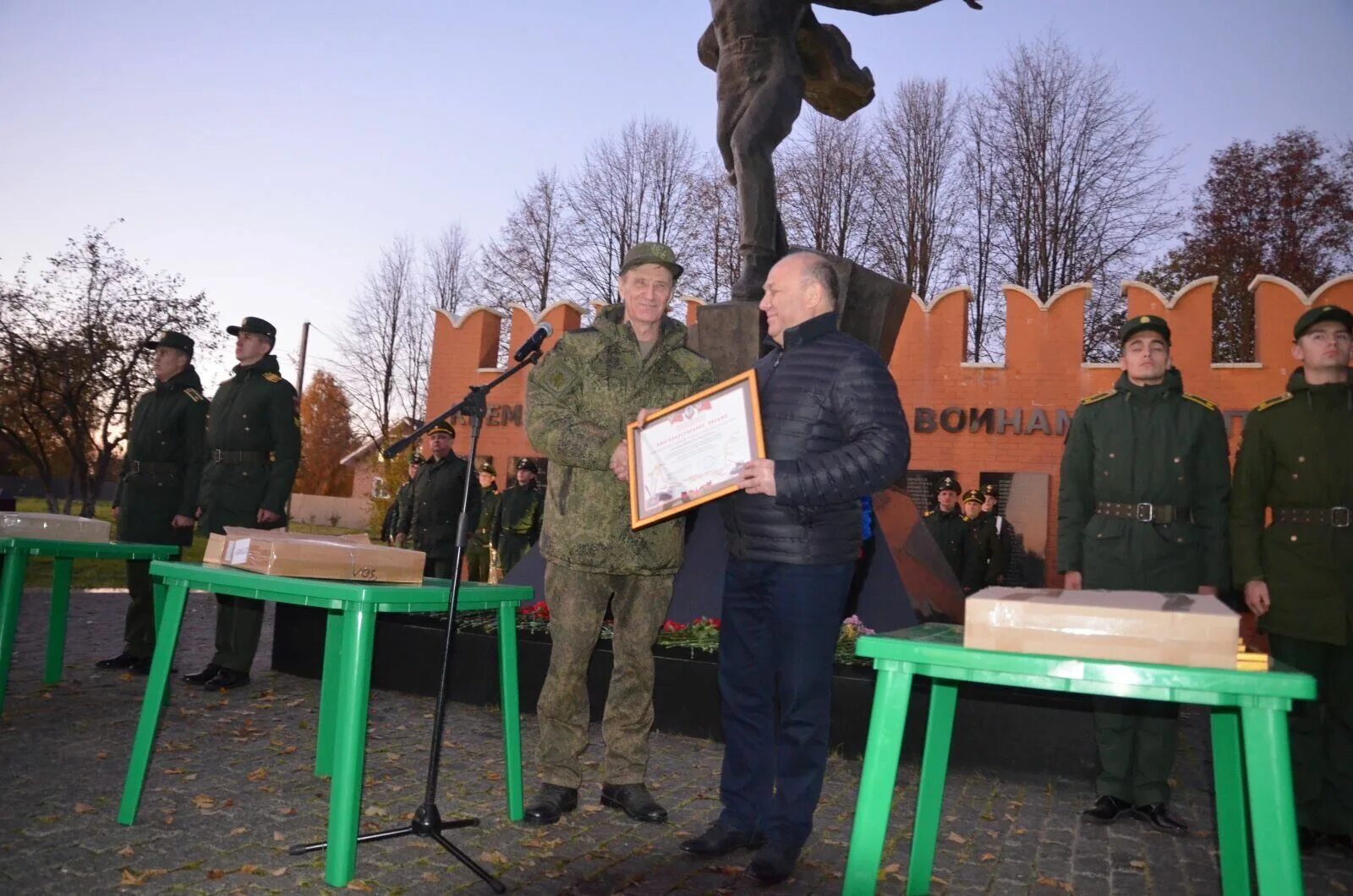 Какому событию посвящен памятник кремлевским курсантам. Марш кремлевских курсантов Ярополец 2022. Ярополец памятник курсантам. Марш бросок в Ярополец курсантов. Сквер в с.Ярополец у памятника кремлевским курсантам.