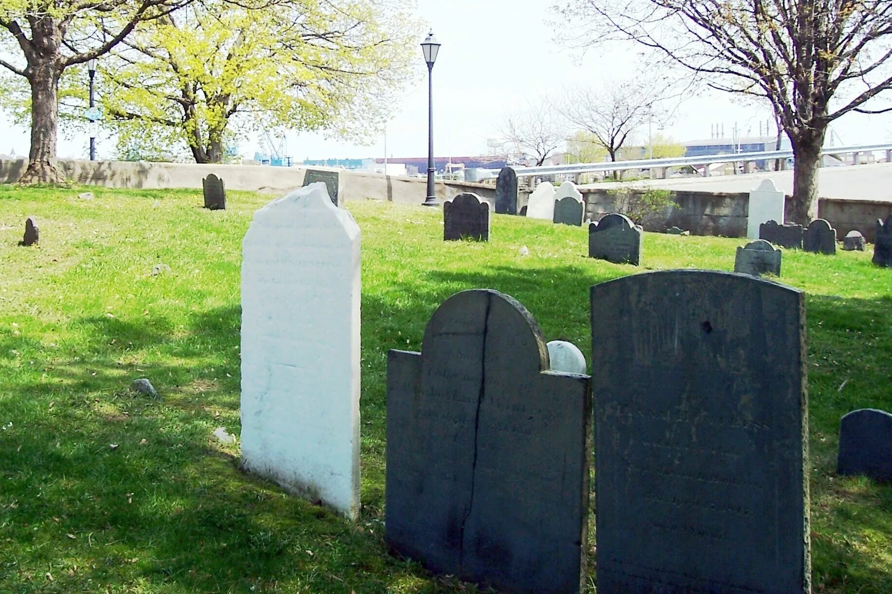 Могила Граве. Кладбище Корраумор Ирландия. Одиночная могила.