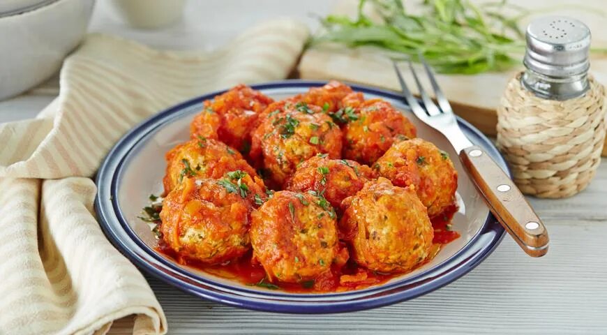 Куриные ежики. Тефтели куриные. куриные тефтели в томатном соусе. тефтели с рисом. тефтели куриные с рисом.