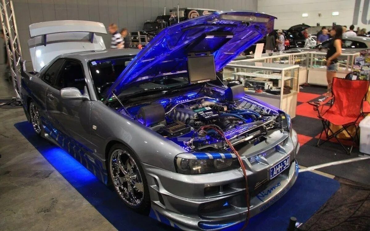 Машина без капота. Nissan Skyline GTR r34. Nissan Skyline GTR 34. Nissan Skyline GTR r34 Tuning. Ниссан GTR r34.