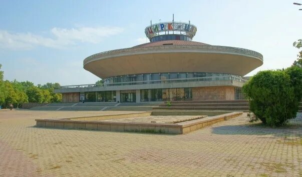 Ставропольский цирк. Цирк на воде ставрополь. Город ставрополь цирк. Город ставрополь цирк. Город ставрополь цирк.