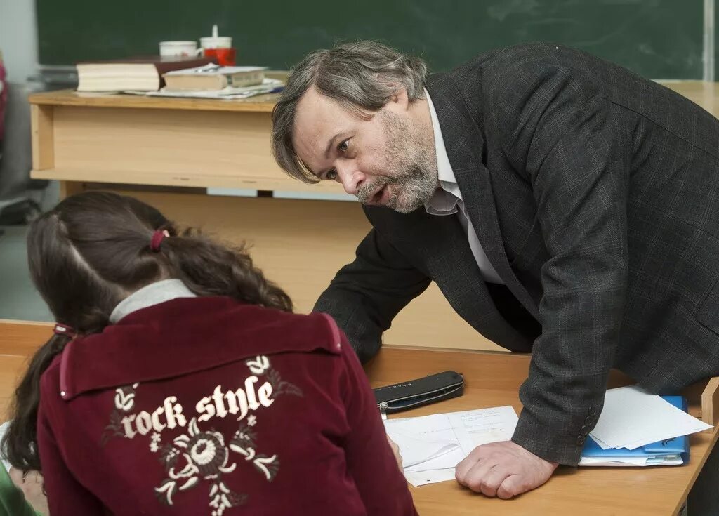 Учитель и ученица. Преподаватель и ученица. ученик ученица учитель. преподаватель и студентка.