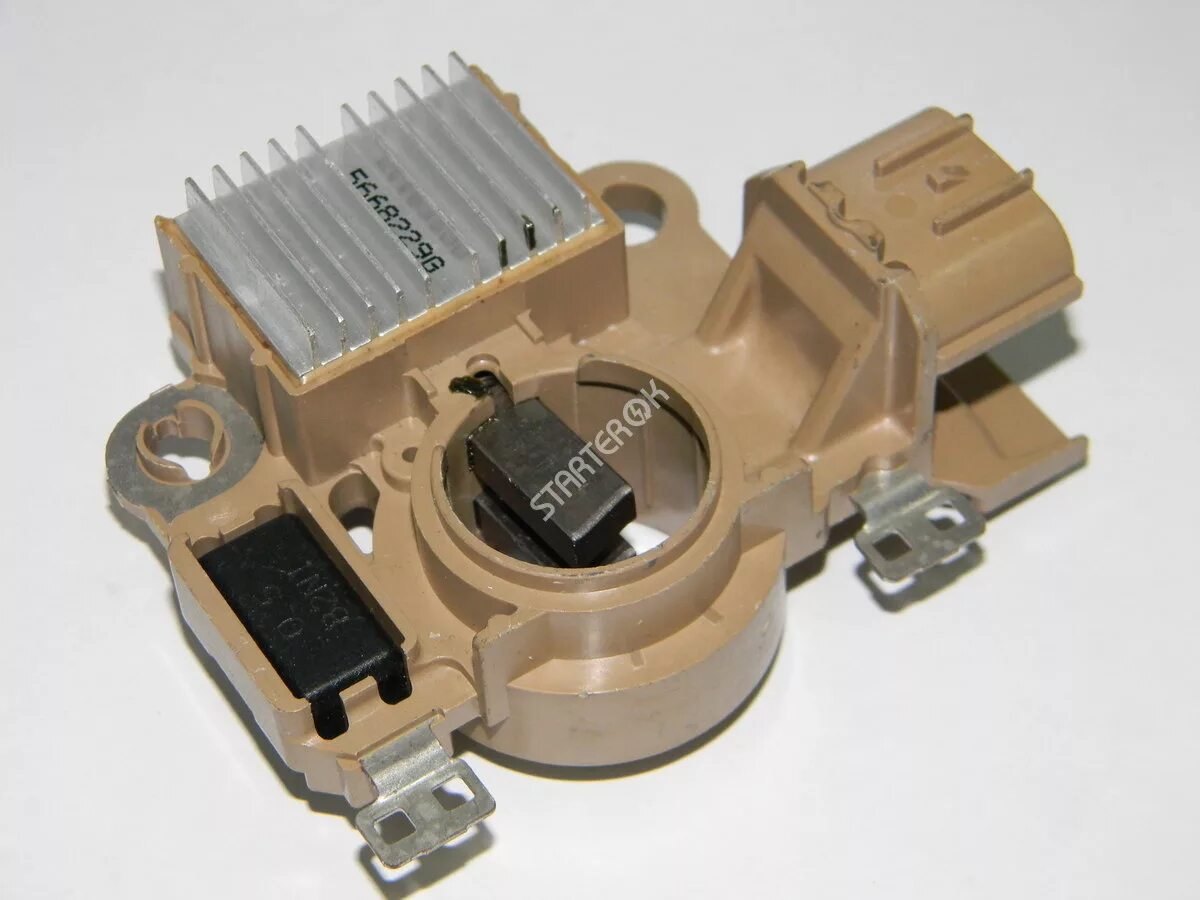 Регулятора напряжения nissan qashqai j10. Реле регулятор генератора ниссан кашкай j10. 23100en00b регулятор напряжения. Cargo 230624 реле регулятор. Регулятор генератора ниссан.