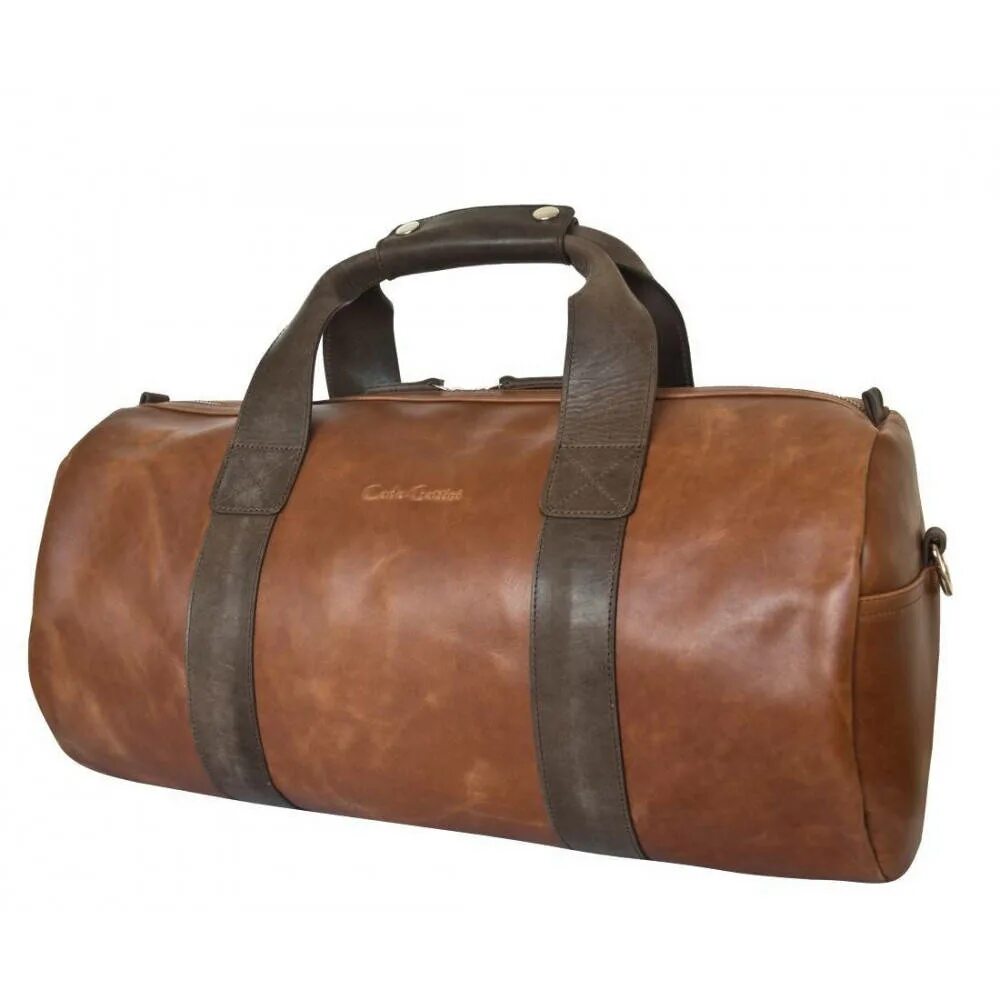 парень с сумкой. кожинка сумка англия. кожаная дорожная сумка мужская. Edmins сумки мужские кожаные. дорожные кожаные сумки для мужчин.