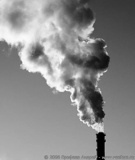 дым ушел. солдат в тумане. столб дыма. дым. дым ушел.