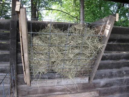 Кормушка под сено