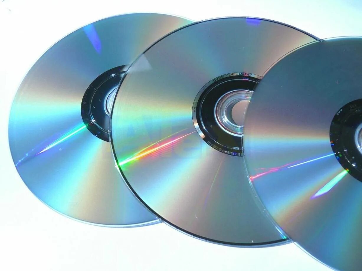 DVD-диски (DVD – Digital versatile Disk, цифровой универсальный диск),. CD - Compact Disk (компакт диск). Лазерный компакт-диск (CD, CD-ROM).. CD (Compact Disk ROM) DVD (Digital versatile Disc).