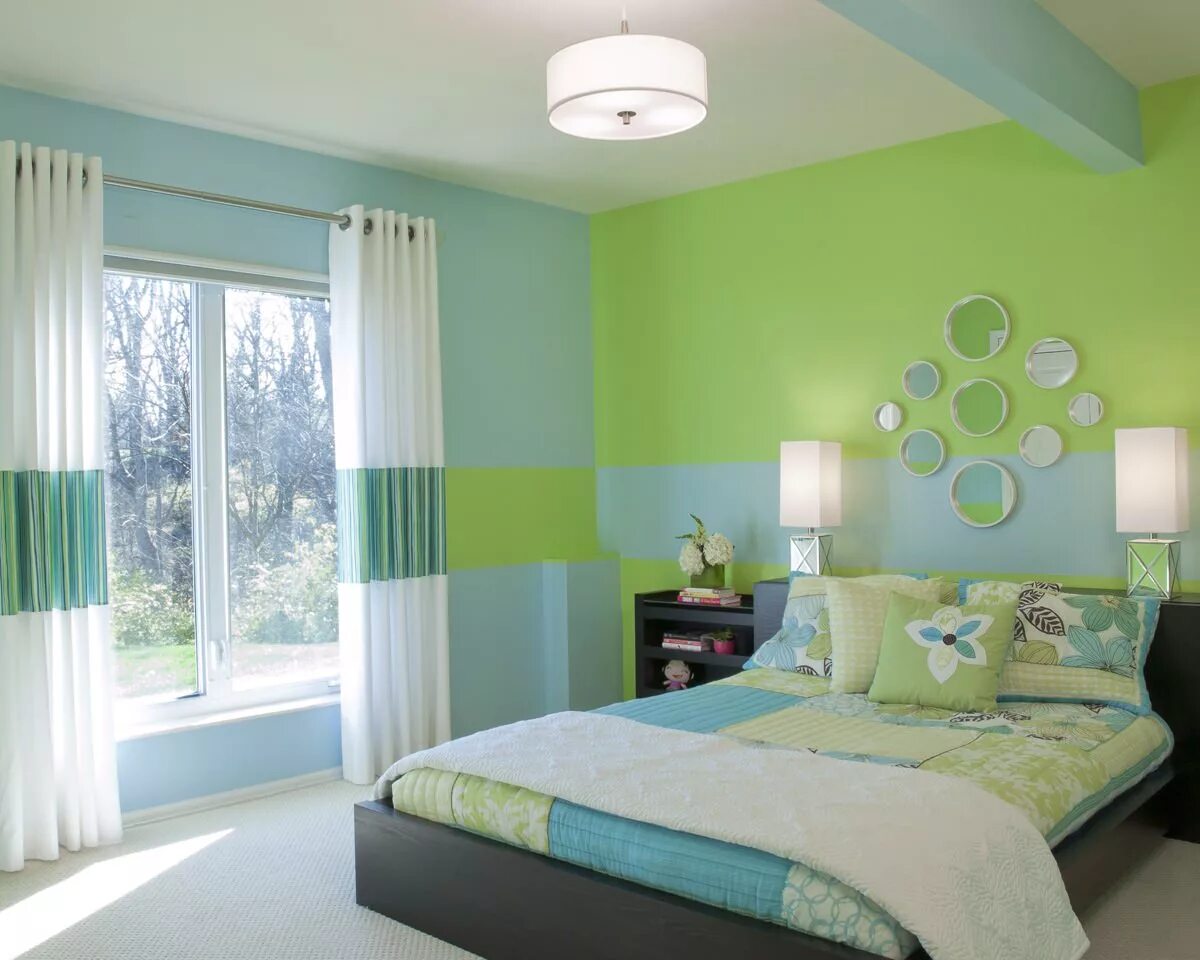 Сочетания салатового с другими цветами. Зеленые обои в спальне. Спальня в салатовом цвете. Комната в зеленом цвете. Спальня в зеленом цвете.