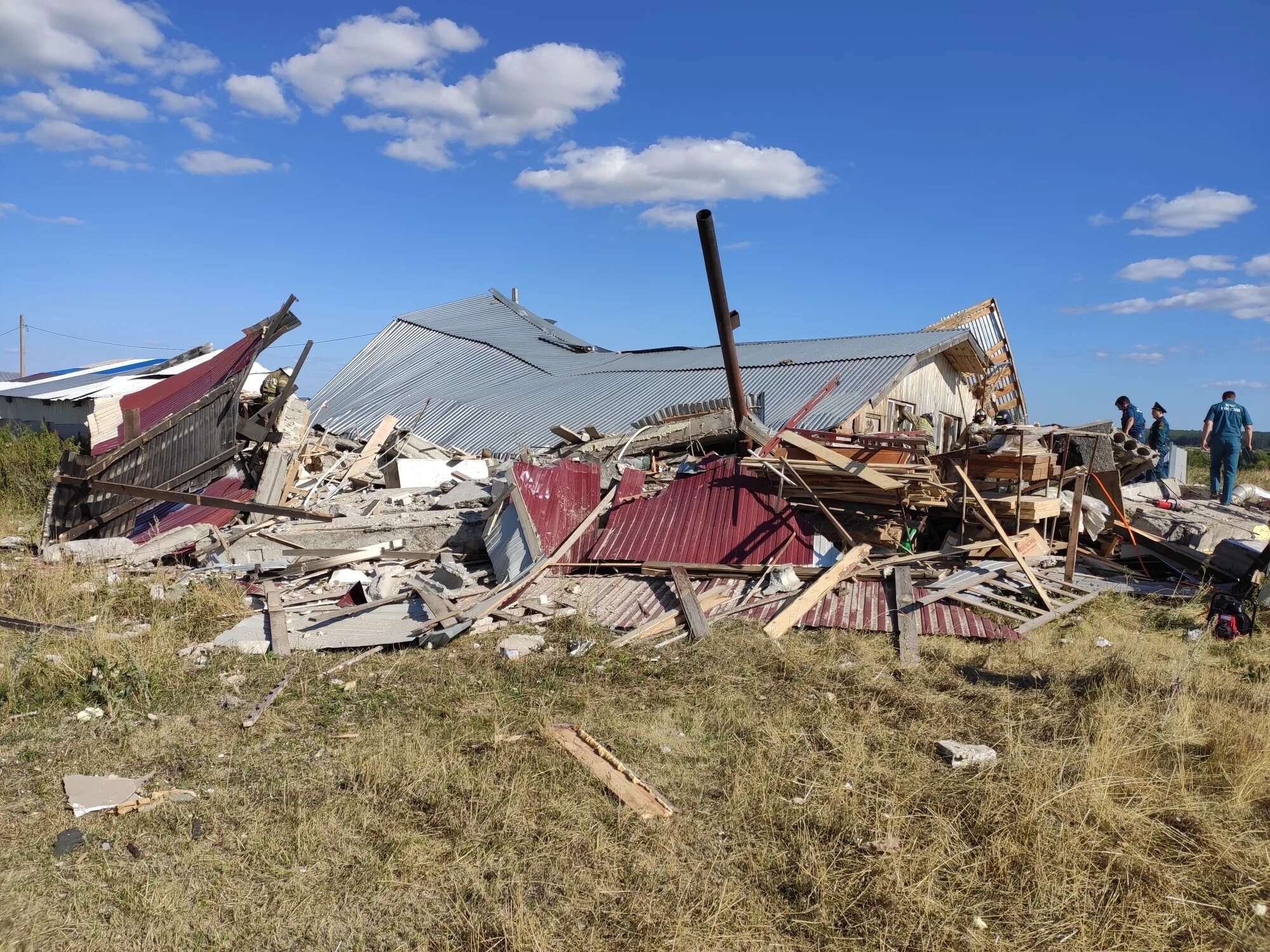 Береза и война. Взорвался склад в абхазии. Взрывы в селе денежниково. Полевой склад боеприпасов. Арсенал пугачево удмуртия.