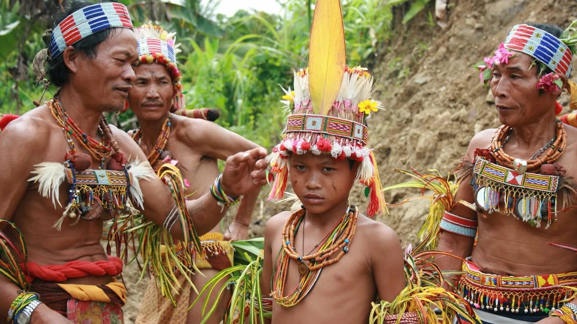 Народ азии 6 букв. Тробрианцы племя. Жители острова Суматра. Острове Суматра население.