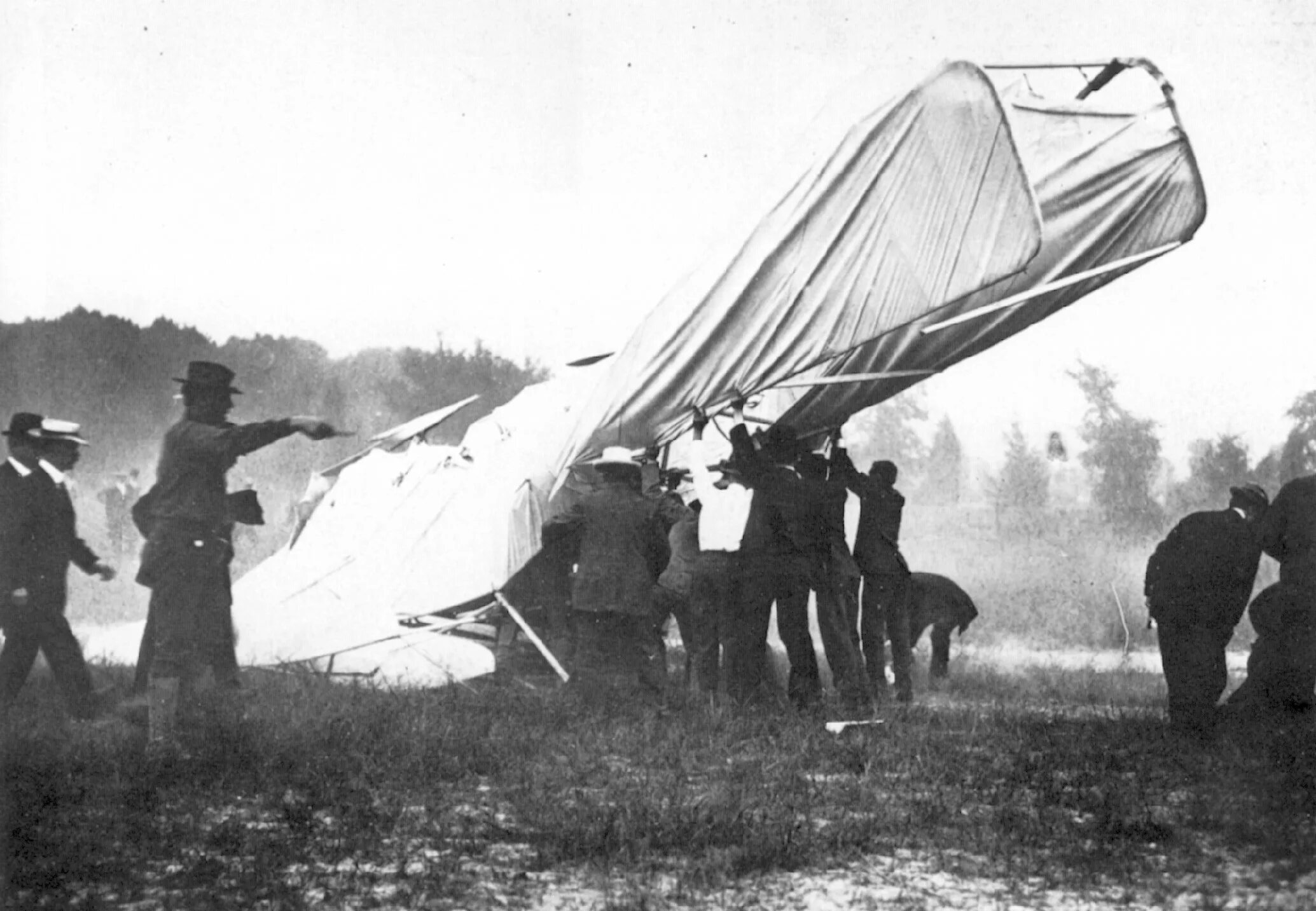 Истории катастроф в мире. Братья райт 1908. самолет братьев райт катастрофа. первый самолет. первая авиакатастрофа в мире.