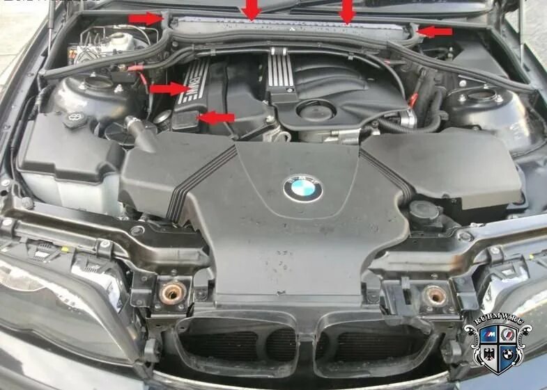 Фильтры бмв е46. Вакуумный насос BMW 318i. BMW e90 n42 вакуум. БМВ е90 двигатель n46. BMW e90 318 крышки на двигатель.