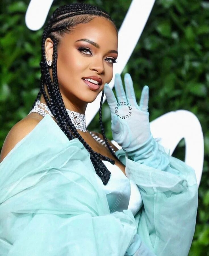 Рианна инстагра. Рианна 2019. Rihanna 2020. Рианна 2019 толстая. Рианна британский Вог.