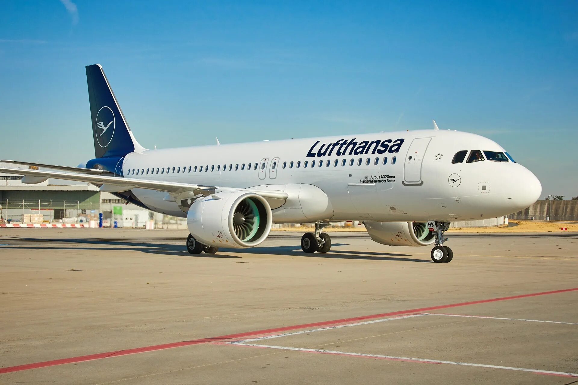 Эйрбас 320. Airbus a320neo. А320 Нео. Аэробус а320 Neo. A320neo Lufthansa.