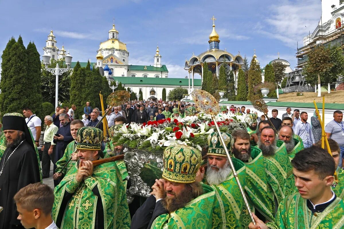 Почаевская лавра хор. Почаевская Лавра храм Иова. Почаевская Лавра настоятель. Храм преподобного Иова Почаевского Черновцы.