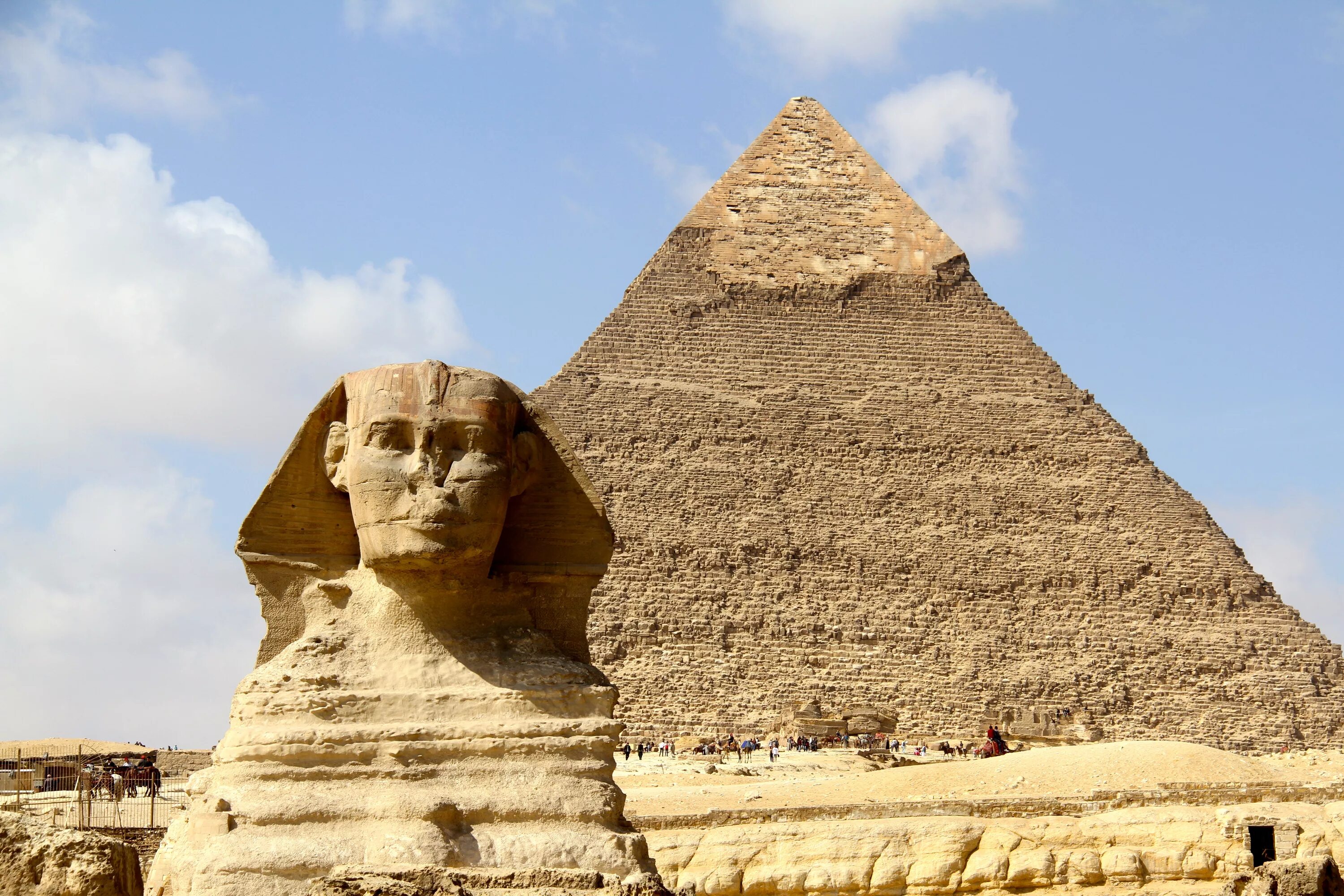 Сфинкс египет. Пирамида Хефрена и сфинкс. Сфинкс Хефрена Египет. Пирамида Хеопса. Пирамида Хефрена в Египте.
