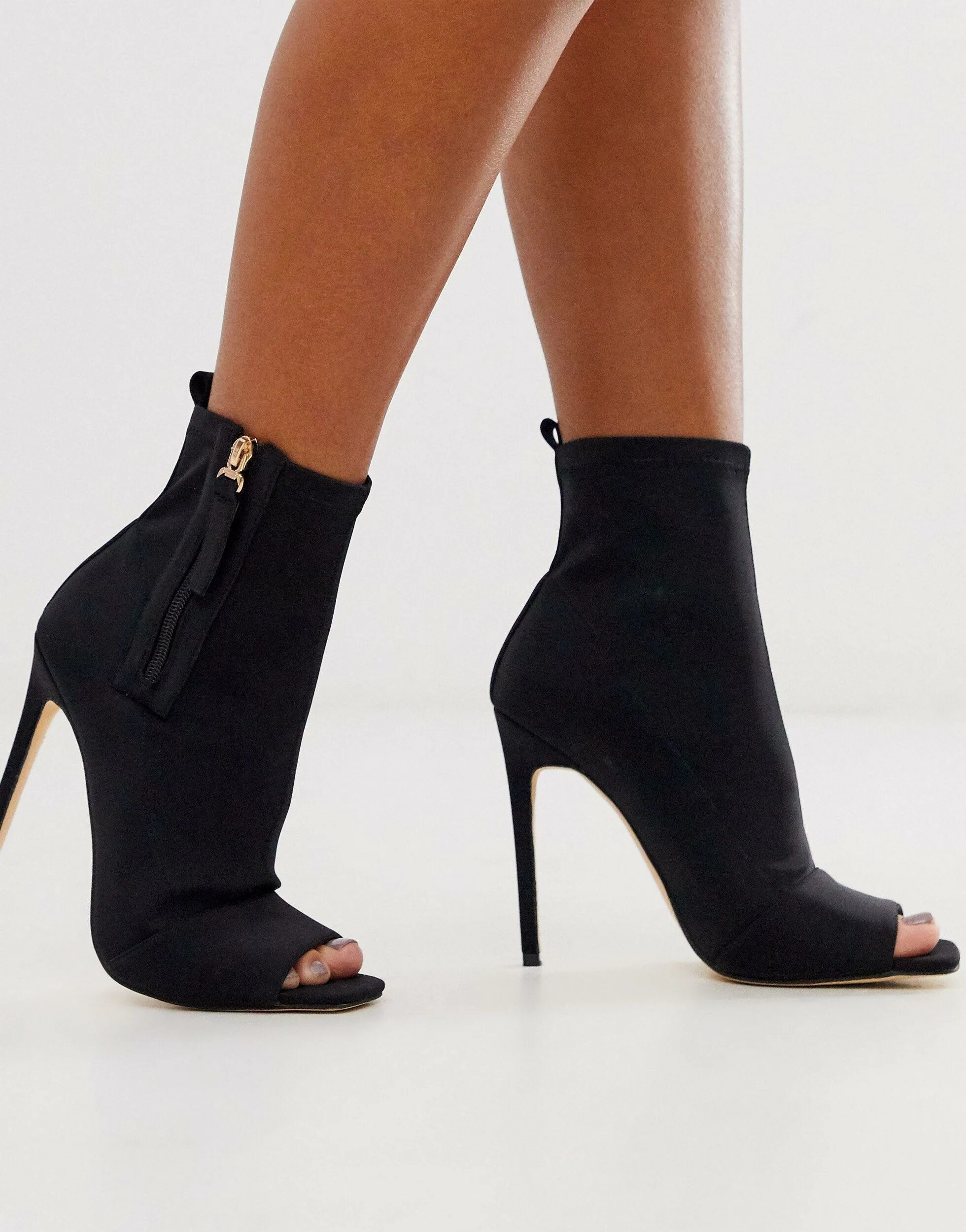 Как называется острый каблук. Simmi shoes ботильоны. simmi london обувь. ботильоны podio. ботильоны на каблуке.