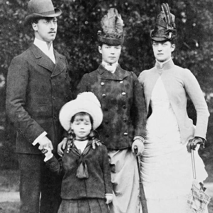 Princess louise of denmark (1875-1906). Георг 6 фото с семьей. 1888 год семья. 1888 год. Суворин и чехов фото.