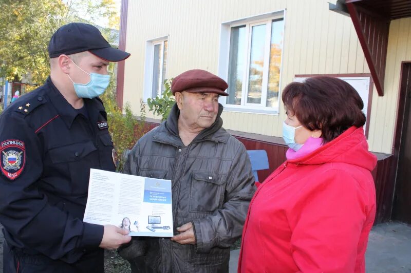 Черногорский городской сайт. Полиция Черногорск. ОМВД Черногорск. Черногорский МВД. Участковый с пенсионерами.