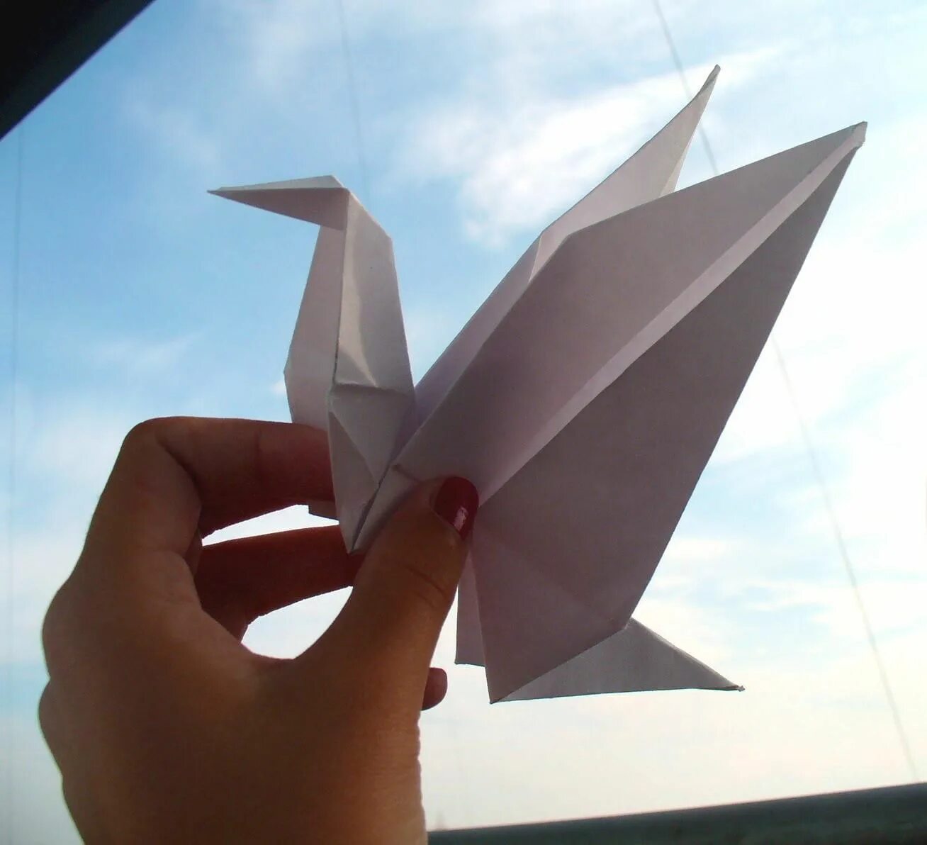 Бумажный журавль. Японский Журавлик оригами. Японский журавль оригами. Оригами белый Журавлик. Оригами Журавлик Япония.