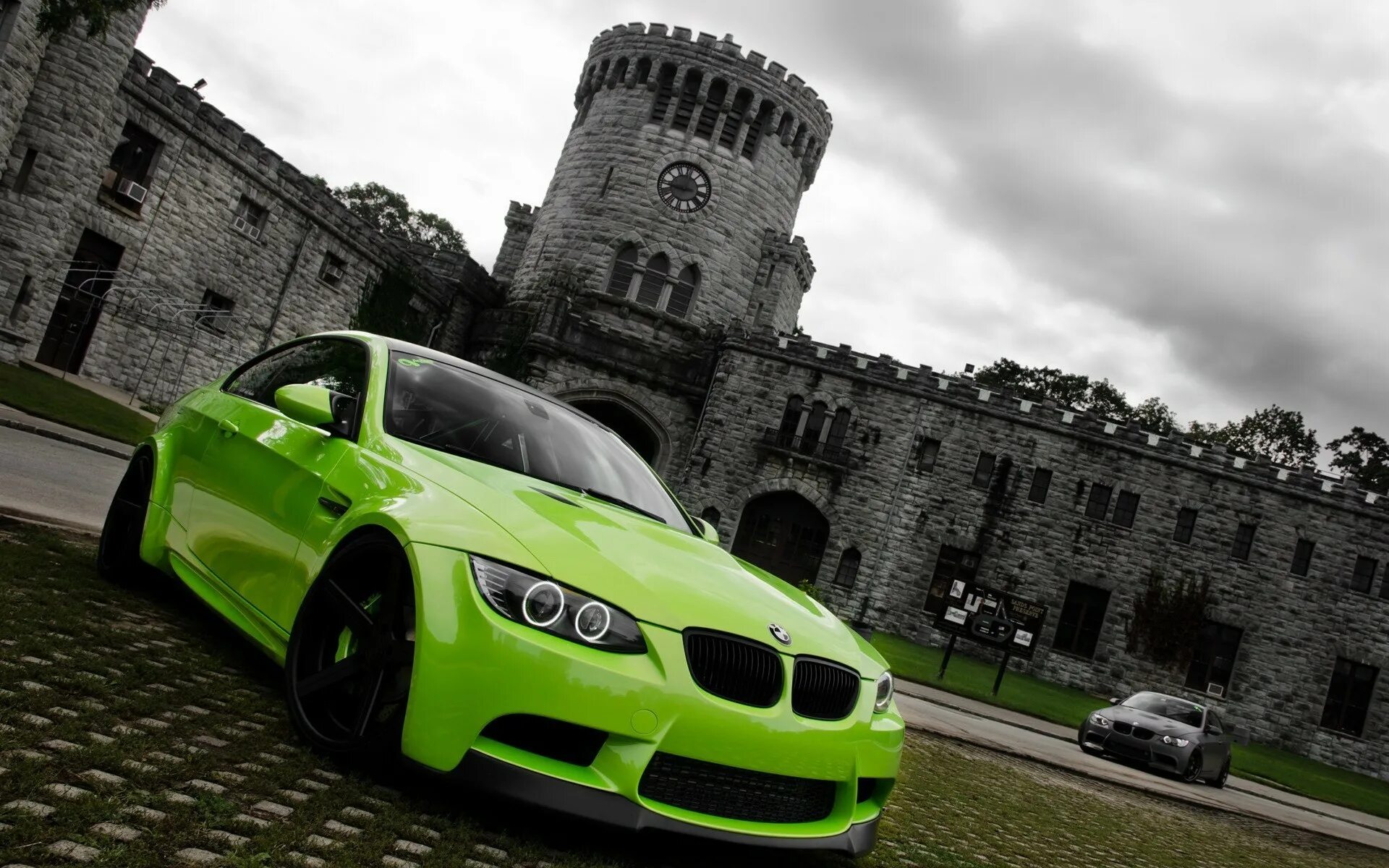 Фото на заставку телефона машины. BMW m3 Green. BMW m3 2019 Green. BMW e92 Green. БМВ 3 зеленая.