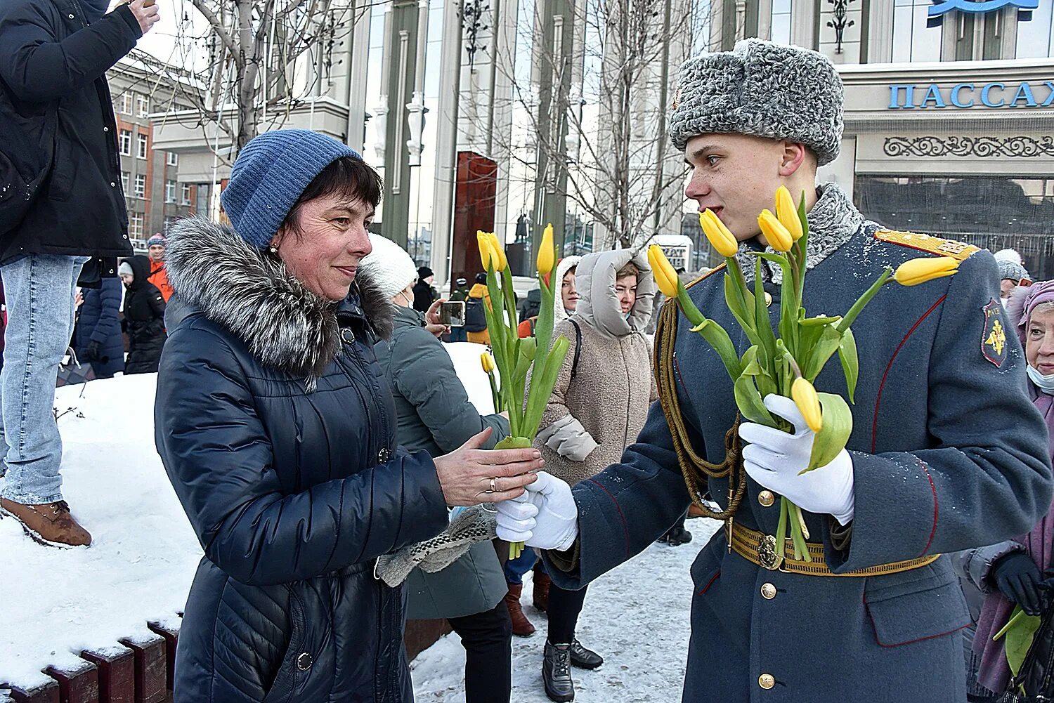 День войск в марте. С праздником весны.