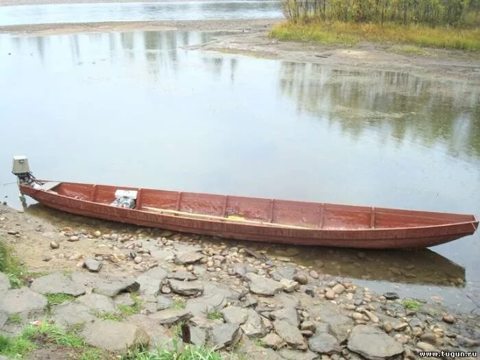 Лодки красноярск край. Сибирская лодка Шитик. Длинная деревянная лодка. Деревянная лодка для мелководья. Деревянная Сибирская лодка.