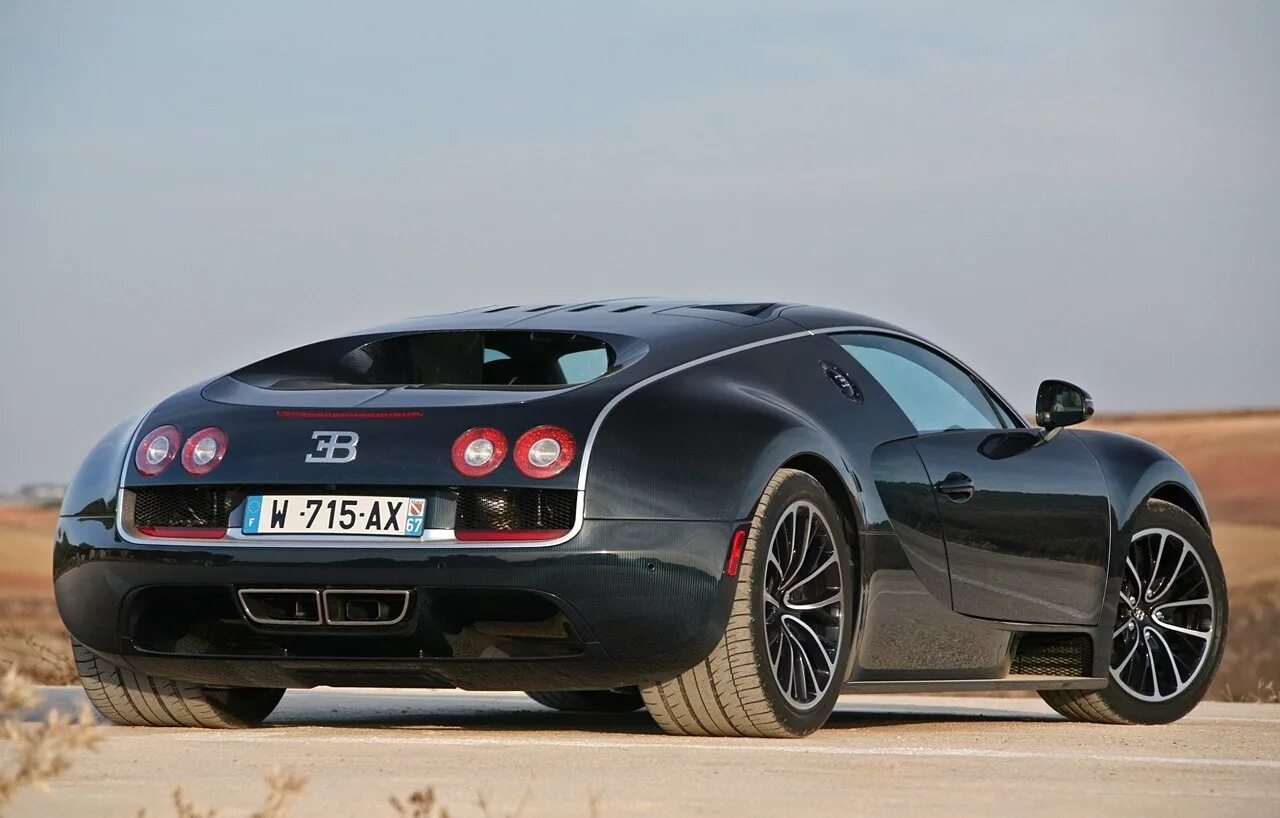 Самые сильные автомобили. Bugatti Veyron 16.4 super Sport. Bugatti Veyron 16.4 super Sport 2010. Бугатти Вейрон 2022. Бугатти Вейрон 2005.