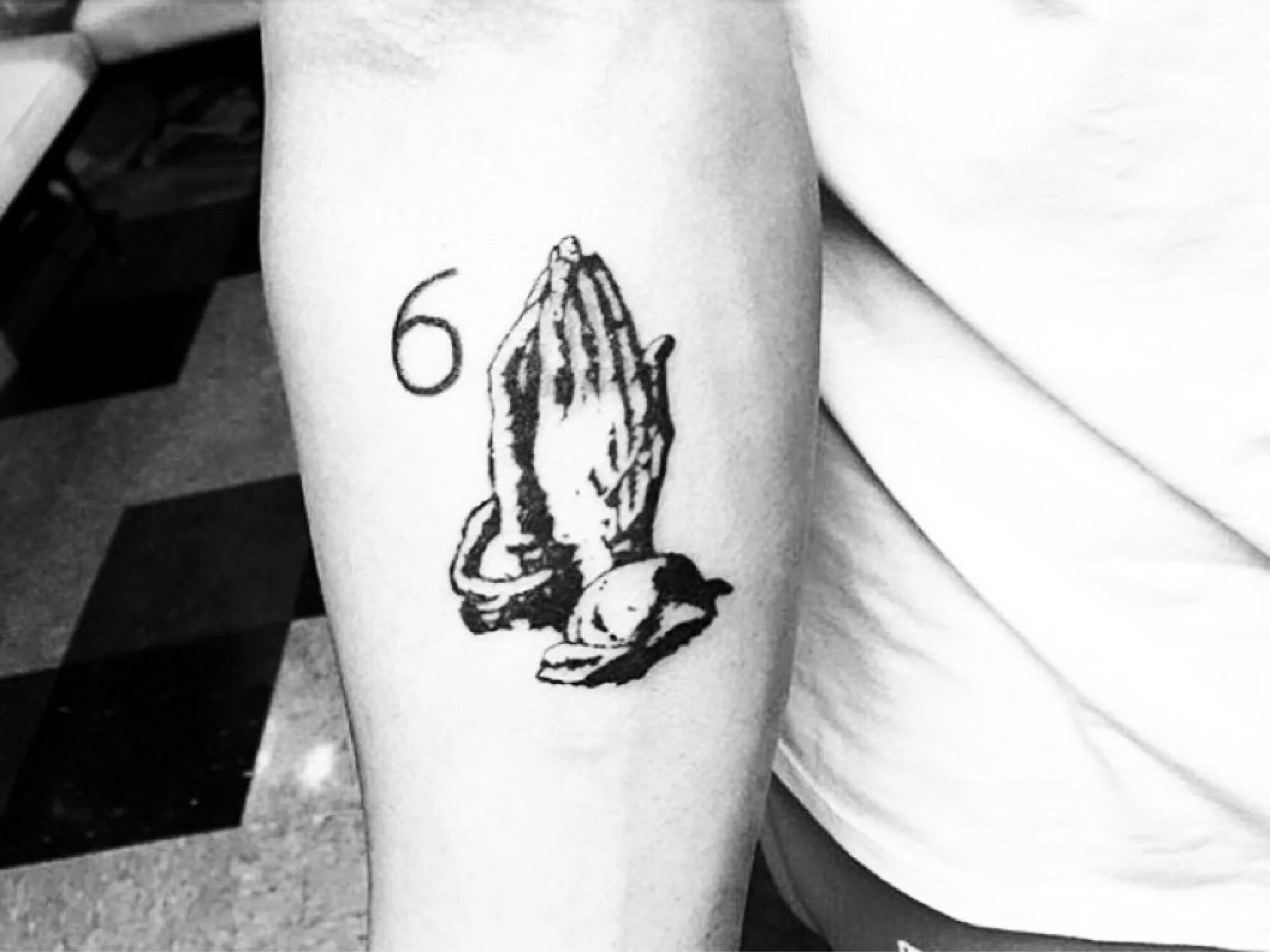 Татуировки мужские на спине меч. Тату 6. Татуировки для 5 лет. Тату цифра 6. 6ix9ine.