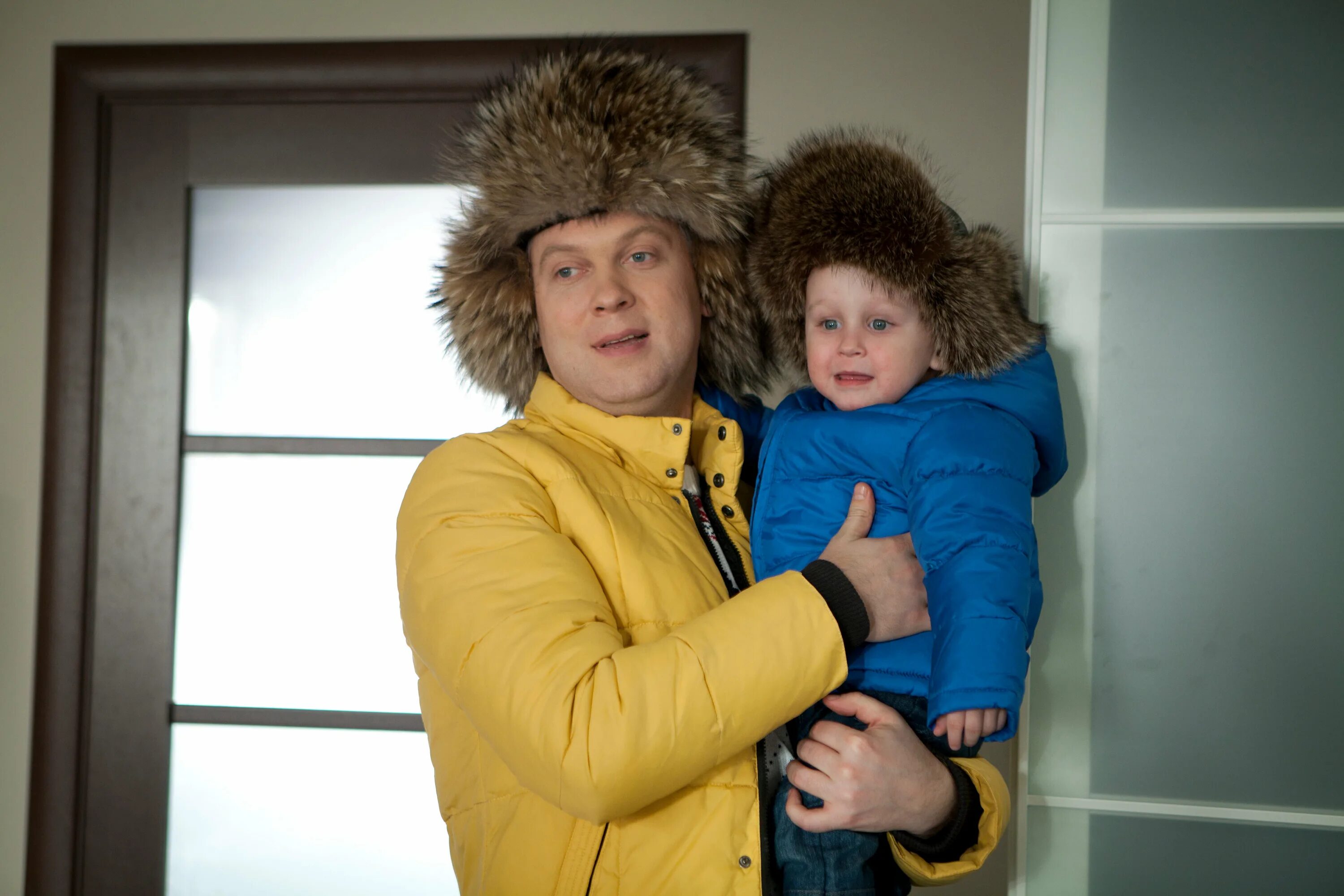 по какому каналу сейчас идут елки. елочный базар. по какому каналу сейчас идут елки. по какому каналу сейчас идут елки. елки 2 ургант светлаков.