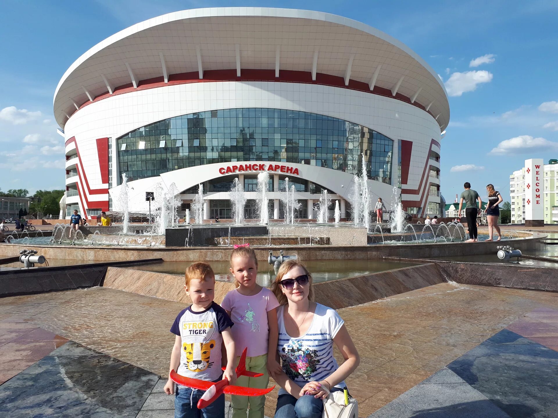 Сколько сегодня в саранске. Площадь тысячелетия Саранск. Саранск Арена площадь. Фонтан на площади тысячелетия в Саранске. Саранск достопримечательности площадь тысячелетия.