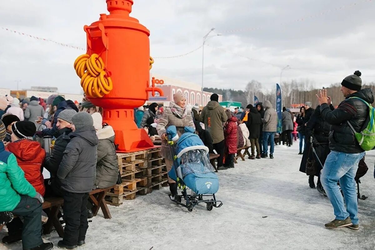 Масленица в екб. Парк Маяковского Екатеринбург Масленица 2023. Парк Маяковского Екатеринбург Масленица 2024. Масленица парк Маяковского. Парк Маяковского Екатеринбург Масленица.