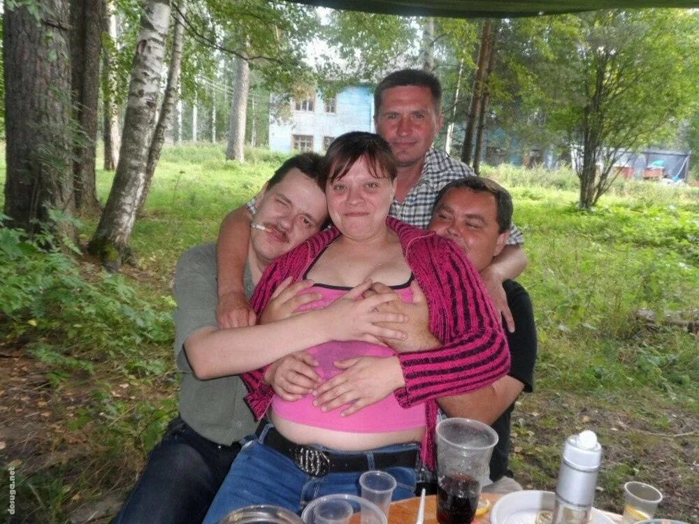 идиоты в социальных сетях. придурки из соцсетей. чудики из социальных сетей. придурки из соцсетей. придурки в социальных сетях.