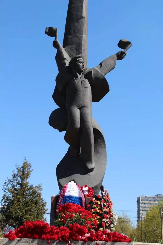 Площадь соловецких. Памятник соловецким юнгам (москва, площадь соловецких юнг). памятник соловецким юнгам. памятнике соловецким юнгам в измайлово. памятник юнгам северного флота в москве.