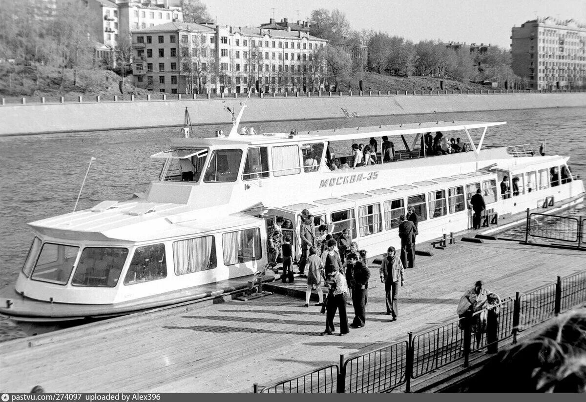 Теплоход русалочка на неве. Теплоход 35. Мамин сибиряк судно. Буксир-толкач волгарь р. Теплоход доброход нижний новгород.