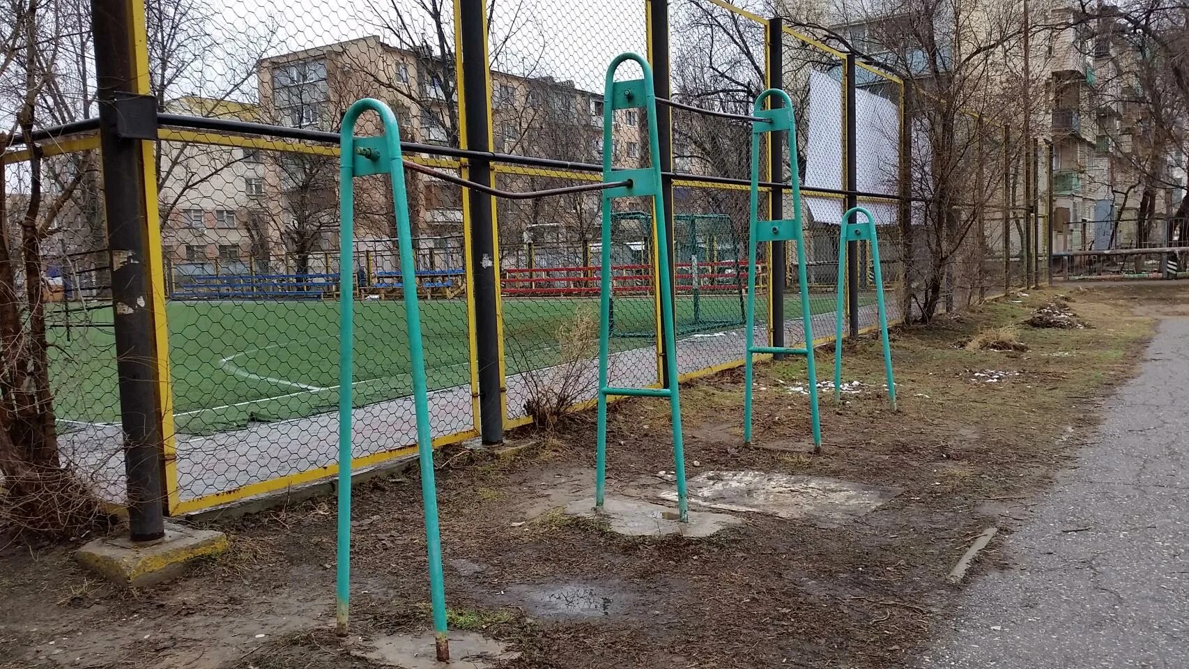 воркаут астрахань. спорт площадка астрахань\. детская площадка в москве. площадка номер 4. площадка в тобольске 10 микрорайон.