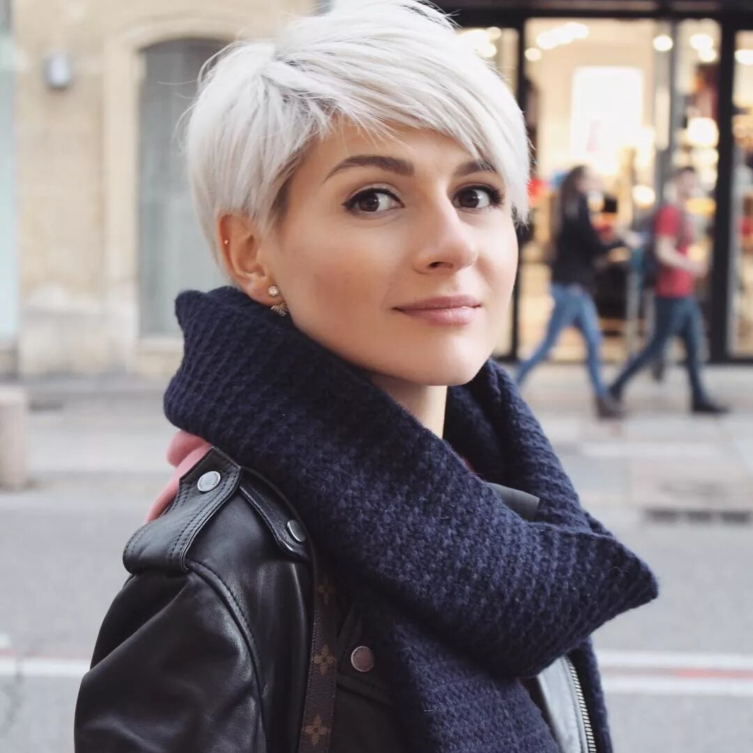 Short haired woman. Пикси Калманович. Пикси Гаврош. Лонг Пикси Гаврош. Стрижка “Pixie” (Пикси).