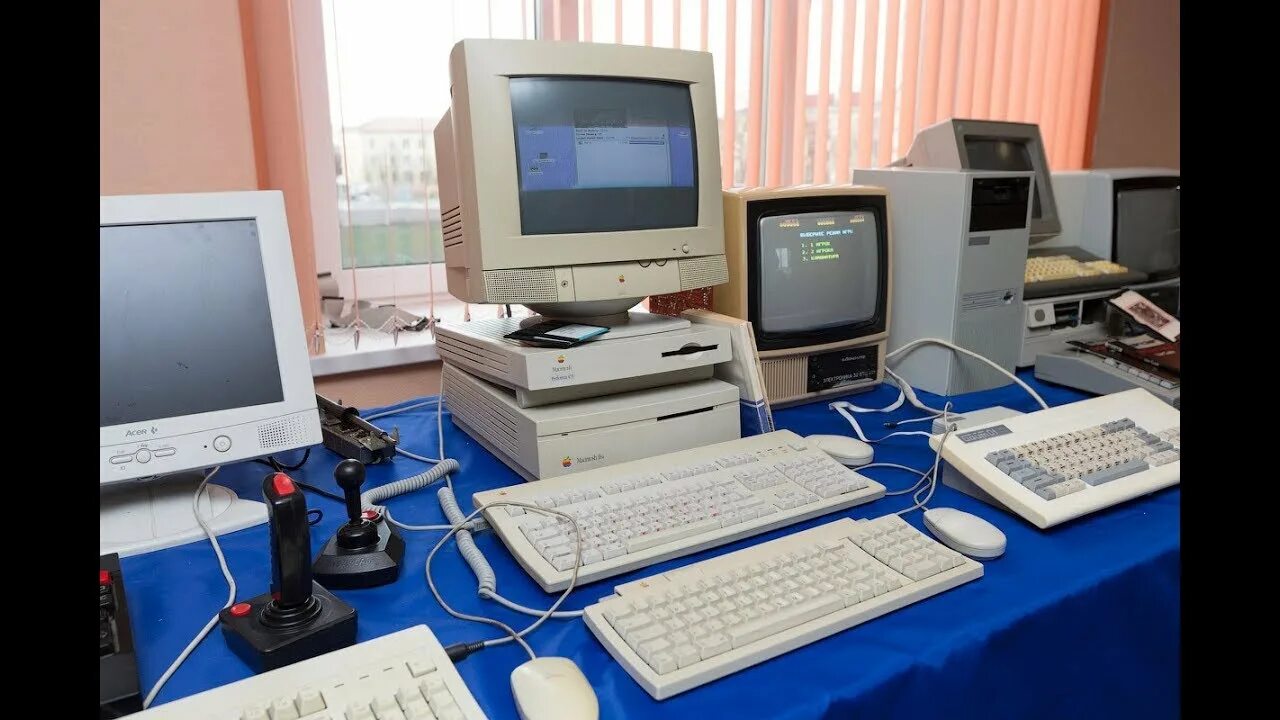 Компьютеры 90 х годов. Старый компьютер. Персональный компьютер 90-х. Компьютеры 80-х годов.