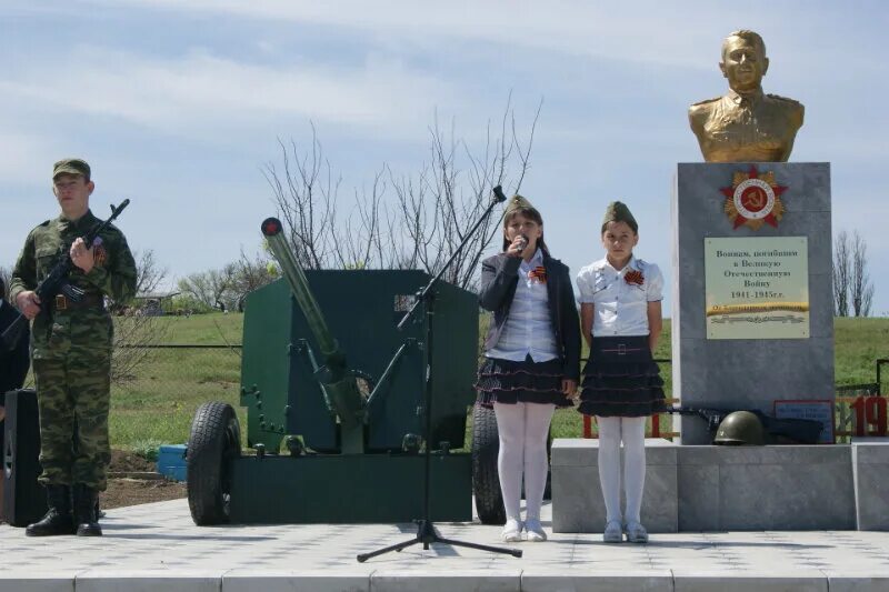 Никольское ставропольский край. Ольгино Степновский район Ставропольский край. Село Никольское Ставропольский край Степновский район. Село Варениковское Степновский район. Обелиск воинской славы село Новоселицкое Ставропольского края.