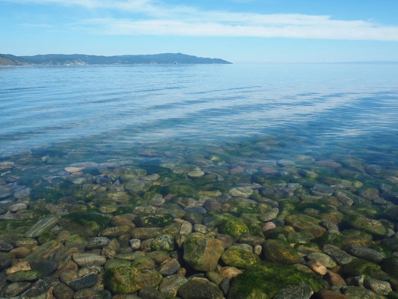 Прозрачность воды в озерах. Озеро Байкал вода. Литораль озера Байкал. Чистая вода Байкала. Байкал прозрачность воды.