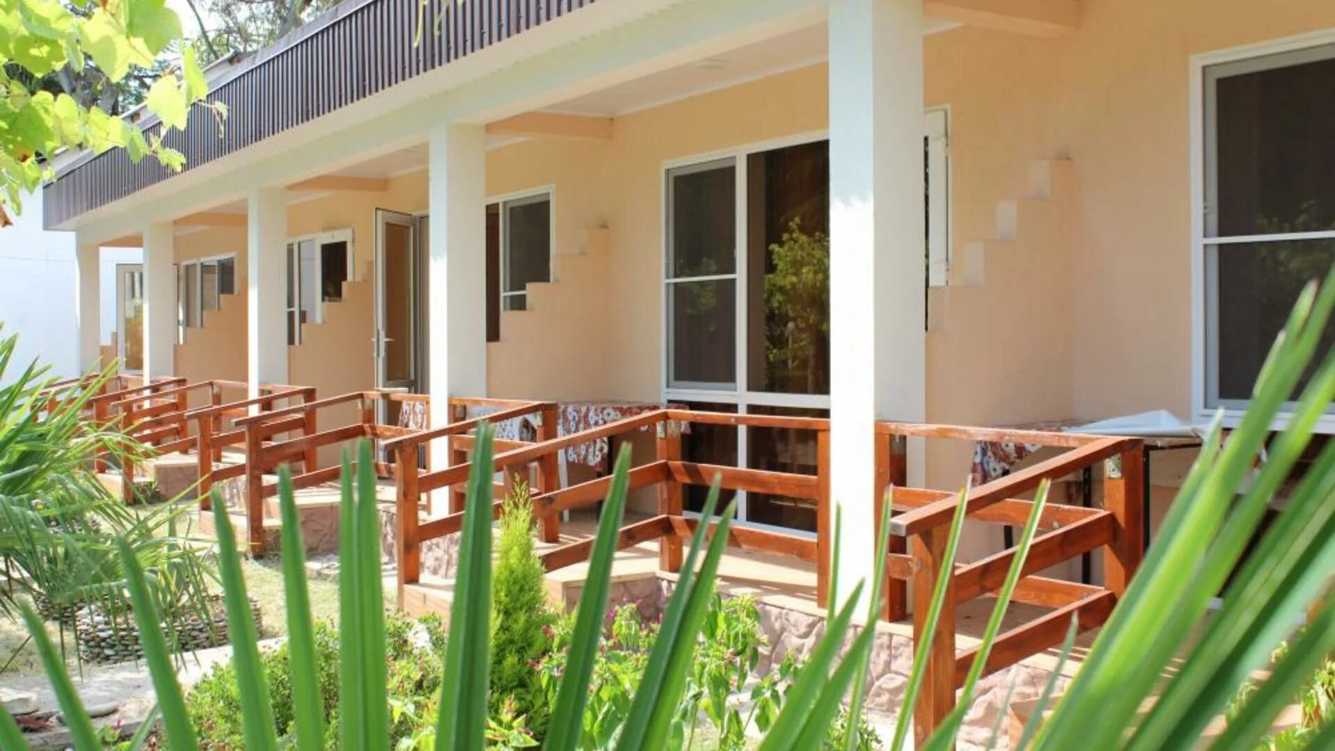 абхазия посёлок цандрипш частный сектор. цандрипш абхазия гостевые дома отзывы. цандрипш абхазия платан мини-отель. гостевой двор абхазия цандрипш. цандрипш гостевой дом бриз.